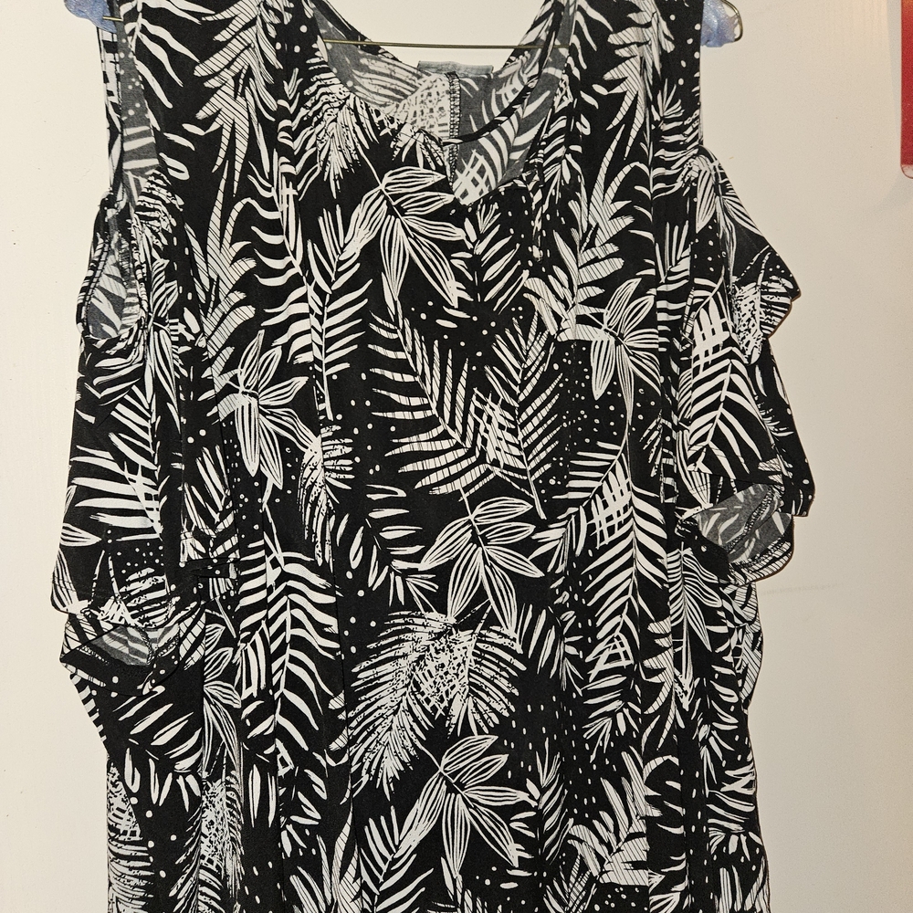 Catherines Black & White Tropical Cold-Shoulder Tunic